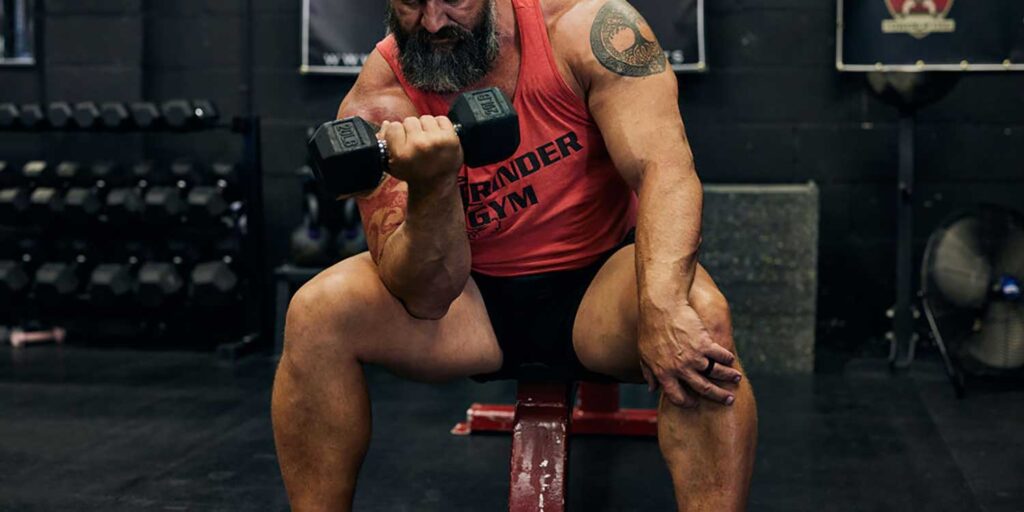 DB Biceps Concentration Curl Seated Dave 1500x750 1 1024x512