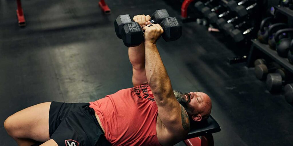 DB Close Grip Bench Press 1 Dave 1500x750 1 1024x512